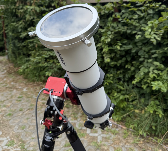 Teleskop mit Sonnenfilter (Bild: Mario Keller)