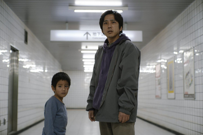 Im Gegensatz zur Vorlage trifft Kazunari Ninomiya als The Lost Man im Film nicht nur surreale Anomalien. (Bild: Plaion Pictures)