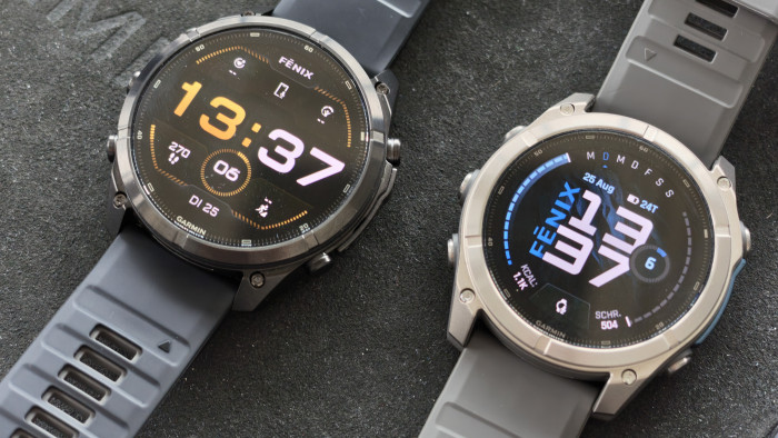 Links die Fenix 9 (Standard), rechts die Fenix 9 Pro - beide in 51 Millimeter. (Bild: Steinlechner/Golem)