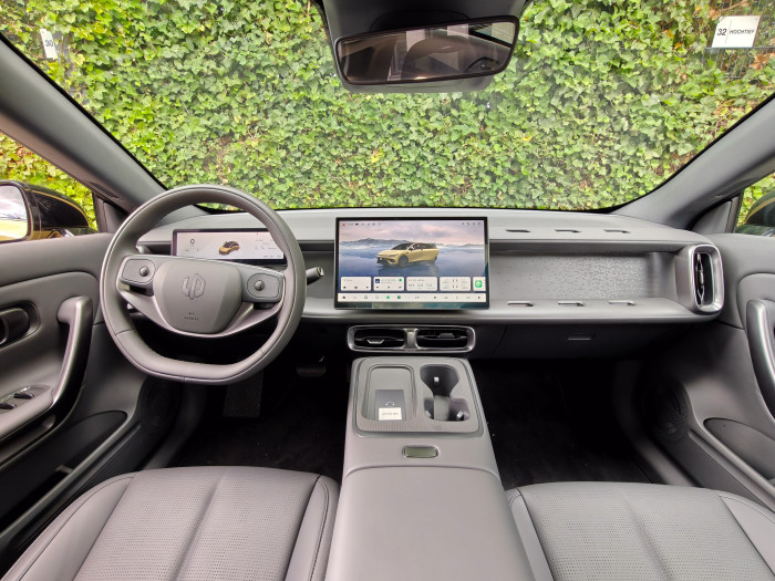 Das Cockpit des B05 erinnert an das des B10 und ist schlicht. Verwendet wird hochwertig verarbeiteter Kunststoff. (Bild: Martin Wolf/Golem)