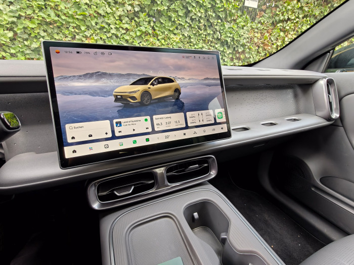 In der Mitte des Armaturenbretts befindet sich das zentrale Infotainment-Display. (Bild: Martin Wolf/Golem)