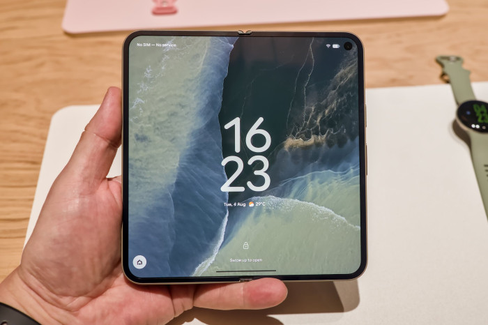 Das Innendisplay ist 8 Zoll groß. (Bild: Tobias Költzsch/Golem)