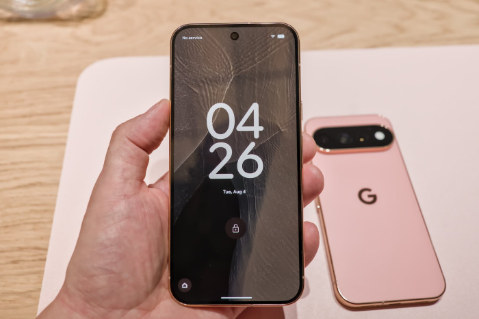 Das Pixel 11 Pro XL hat einen 6,8 Zoll großen Bildschirm. (Bild: Tobias Költzsch/Golem)
