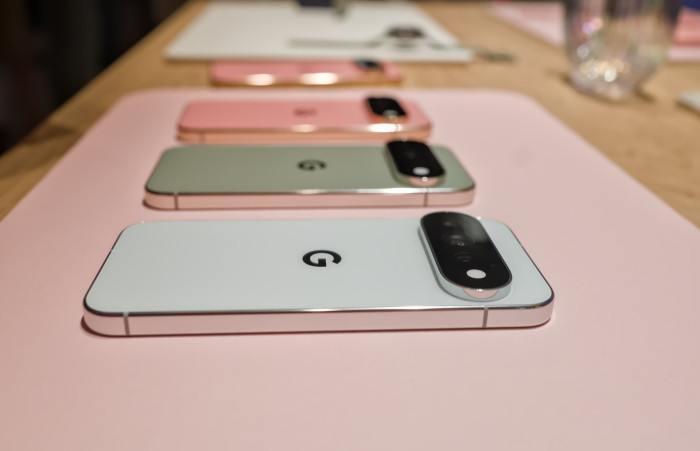 Das Pixel 11 Pro (Bild: Tobias Költzsch/Golem)