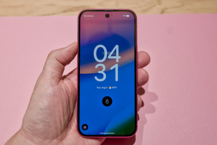 Das Display ist 6,3 Zoll groß. (Bild: Tobias Költzsch/Golem)