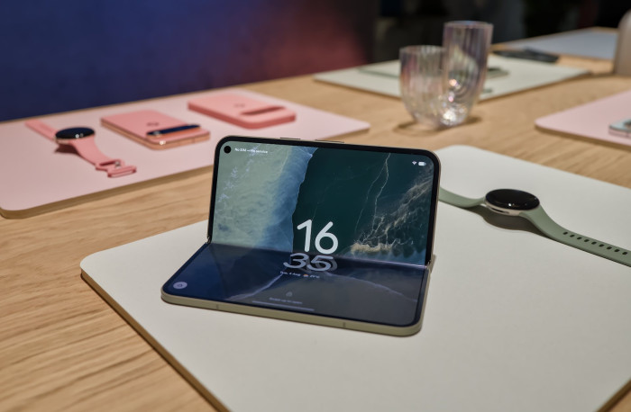 Das Pixel 11 Pro Fold (Bild: Tobias Költzsch/Golem)