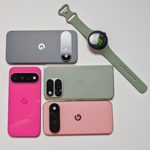 Die Pixel-11-Reihe mit der neuen Pixel Watch (Bild: Tobias Költzsch/Golem)