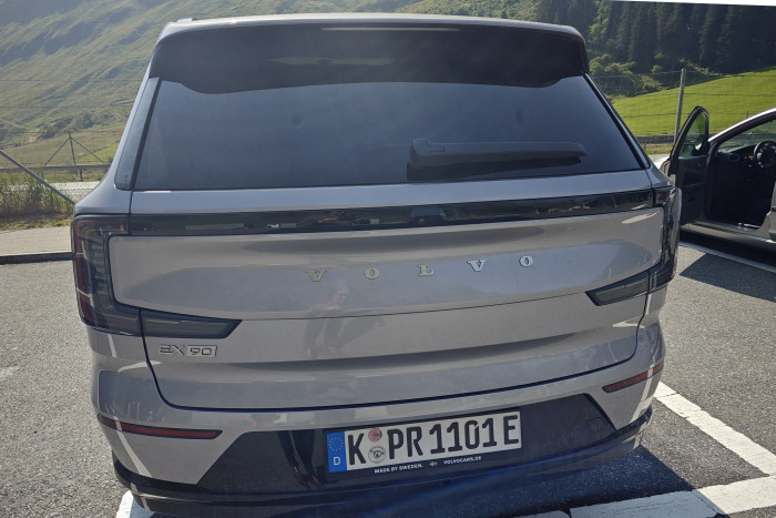 Das Heck soll die geschwungenen Volvo-Rückleuchten neu interpretieren. (Foto: Friedhelm Greis/Golem)