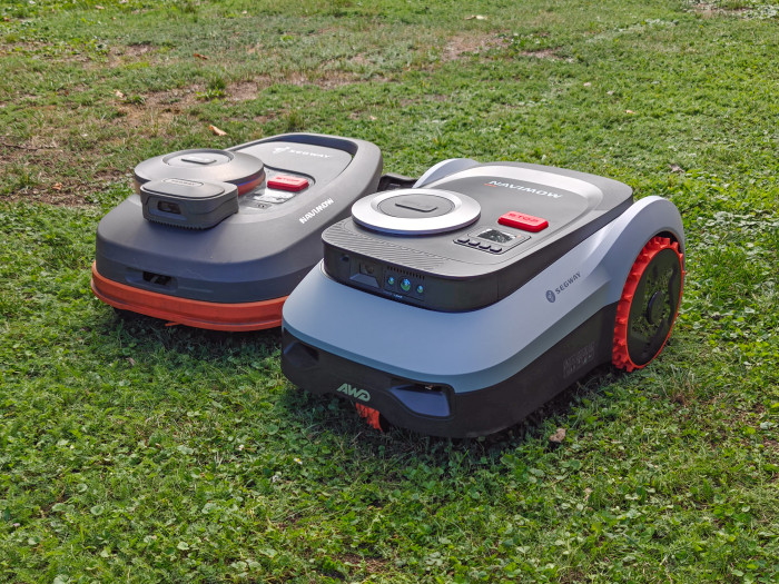 Segways Navimow i210 Lidar Pro rechts im Bild (Bild: Martin Wolf/Golem)
