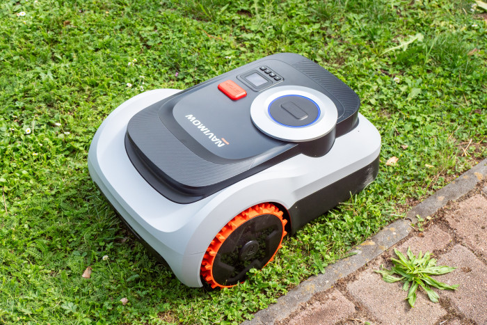 Der Navimow i210 Lidar Pro ist einsatzbereit. (Bild: Martin Wolf/Golem)