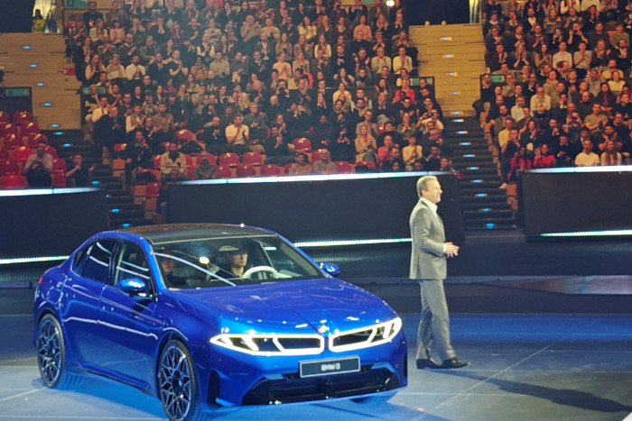 Der damalige BMW-Chef Oliver Zipse präsentierte den i3 im März 2026 in München. (Foto: Friedhelm Greis/Golem)
