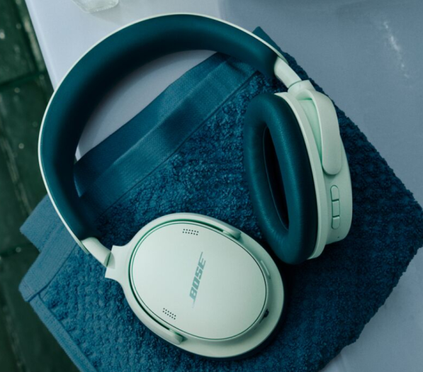 In dieser Farbe gibt es den Quiet Comfort Kopfhörer 2 auch. (Bild: Bose)