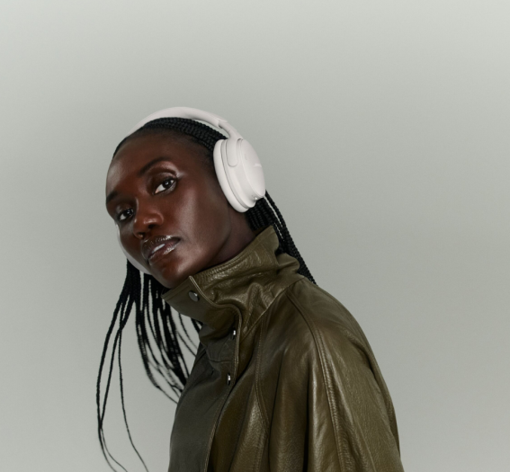Der Quiet Comfort Kopfhörer 2 sitzt angenehm auf dem Kopf. (Bild: Bose)
