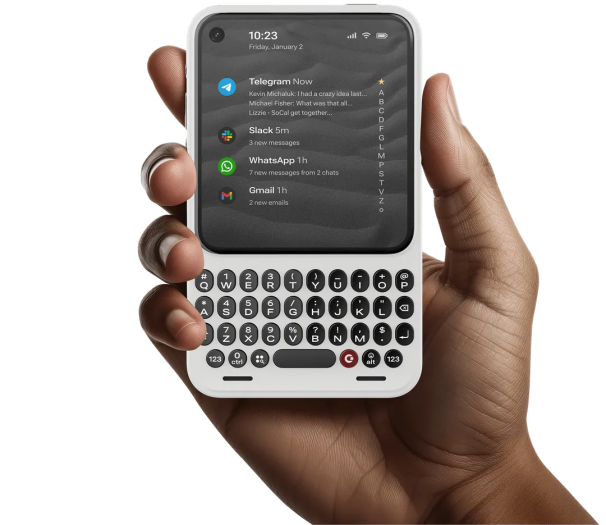Das Smartphone Communicator hat eine echte Tastatur. (Bild: Clicks)