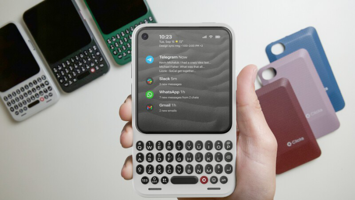 Das Smartphone Communicator hat eine echte Tastatur. (Bild: Clicks)