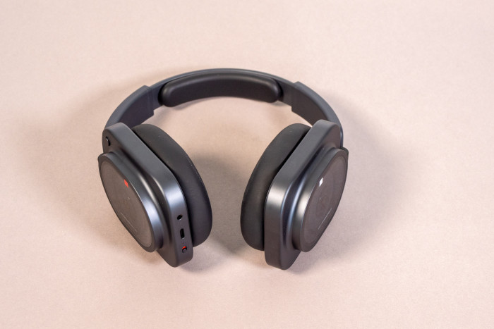 Der Nothing Headphone (1) Pro im Praxistest. (Bild: Martin Wolf/Golem)