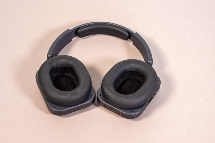 Der Headphone (1) Pro lässt sich nicht falten. (Bild: Martin Wolf/Golem)