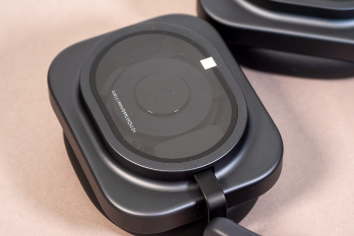 Der Headphone (1) Pro hat ein ungewöhnliches Design. (Bild: Martin Wolf/Golem)