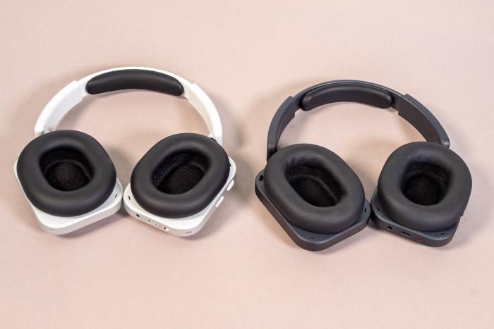 Links der Headphone (1), rechts daneben der Headphone (1) Pro (Bild: Martin Wolf/Golem)