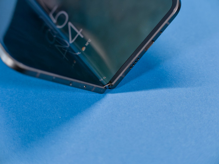 Der Scharnierbereich beim PIxel 11 Pro Fold (Bild: Tobias Költzsch/Golem)