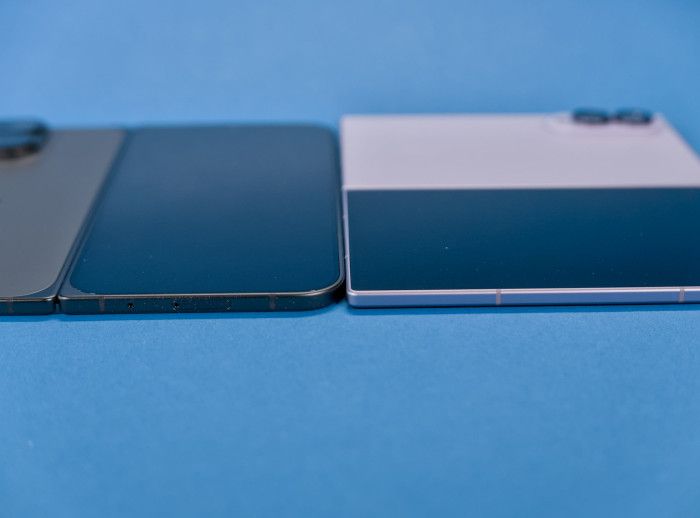 Die beiden aufgklappten Foldables (Bild: Tobias Költzsch/Golem)