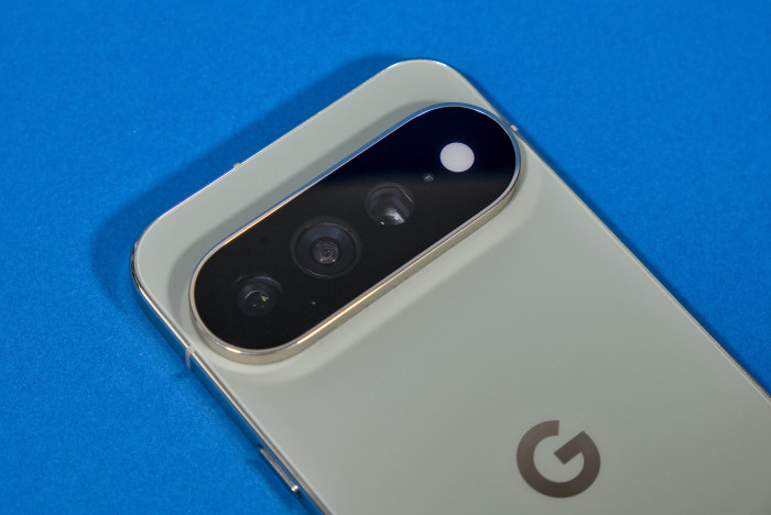 Die Dreifachkamera des Pixel 11 Pro XL (Bild: Tobias Költzsch/Golem)