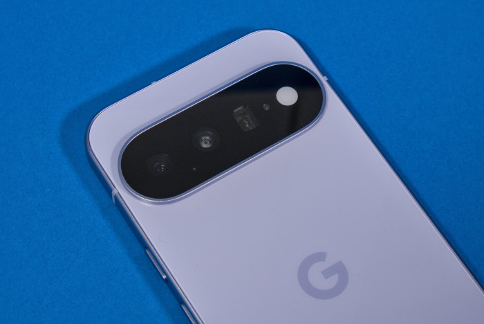 Das Pixel 11 hat diese "Hilight" genannte Leuchte nicht. (Bild: Tobias Költzsch/Golem)