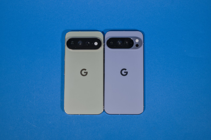 Der Unterschied zwischen dem Pixel 11 Pro XL und dem Pixel 10 Pro XL ist auch optisch nur gering. (Bild: Tobias Költzsch/Golem)