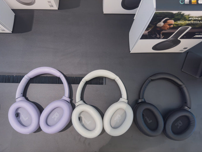In diesen drei Farben kommt Sonys neuer WH-1000XM4C auf den Markt. (Bild: Ingo Pakalski/Golem)