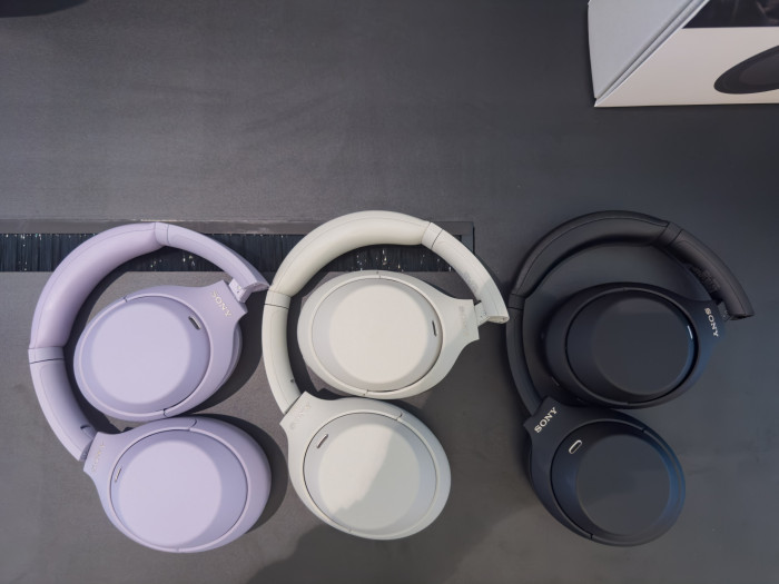 In diesen drei Farben kommt Sonys neuer WH-1000XM4C auf den Markt. (Bild: Ingo Pakalski/Golem)