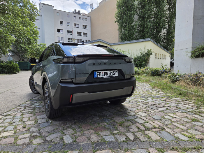 Das Heck hat Subaru auch etwas umgestaltet. (Bild: Tobias Költzsch/Golem)