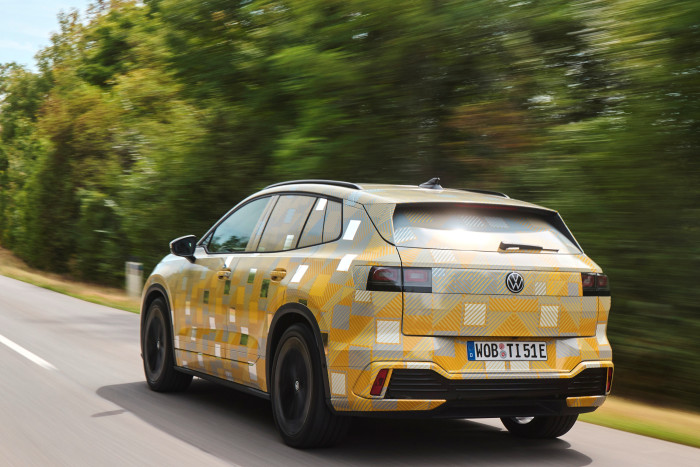 Am Heck fehlt die durchgängige LED-Leiste. (Foto: VW) 
