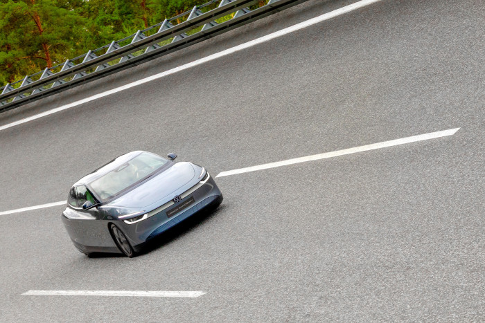 Auf einer Versuchsstrecke lag der Verbrauch bei sehr niedriegen 6,48 kWh/100 km. (Foto: VW) 