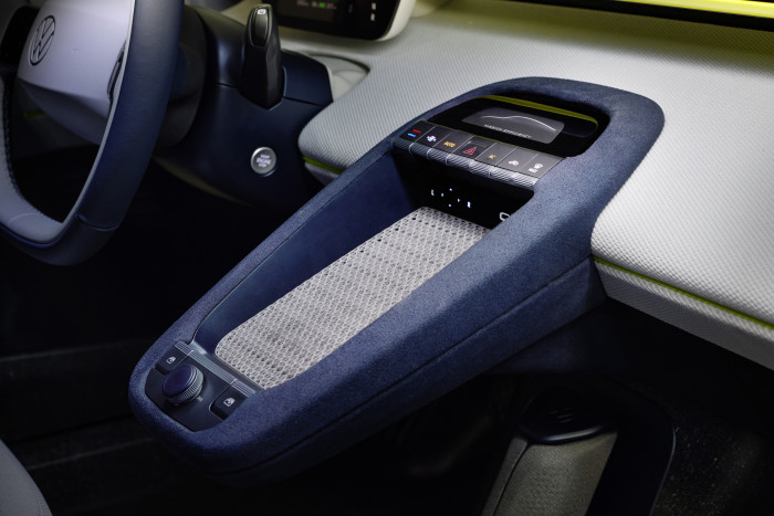 Es gibt nur wenige haptische Bedienelemente im Innenraum.  (Foto: VW) 