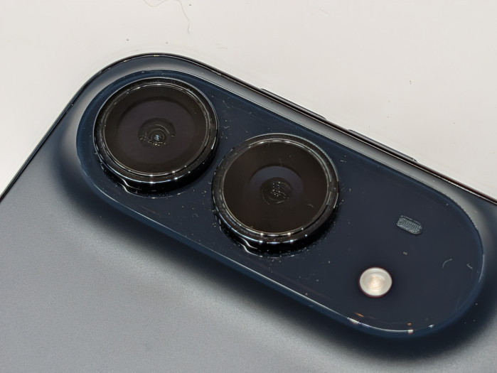 Apple setzt beim Duo eine Hauptkamera und eine Superweitwinkelkamera ein. Beide haben 48 Megapixel. (Bild: Tobias Költzsch/Golem)