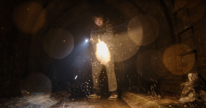 Wenn Bryan (Austin Abrams) mal schießt, dann meistens daneben. (Bild: Constantin Film)