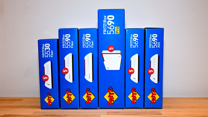 Diese speziellen Fiber-Fritzboxen gehören zum aktuellen Liefersortiment. Zwei weitere sind angekündigt, aber noch ohne Preis und ohne Termin. (Bild: Harald Karcher)