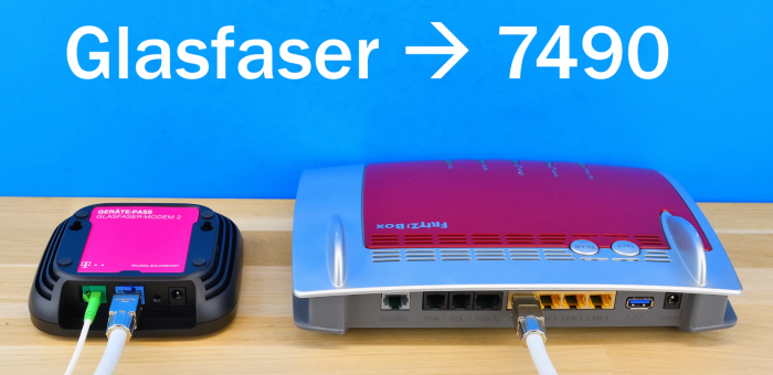 Die rote DSL-Fritzbox 7490 (rechts) hängt hier mit dem weißen LAN-Kabel an einem schwarzen Glasfaser-Modem-2-ONT (links) der Deutschen Telekom. (Bild: Harald Karcher)