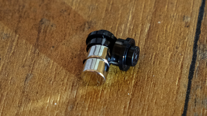 Magnete werden für die Buttons gebraucht. (Bild: Oliver Nickel/Golem)