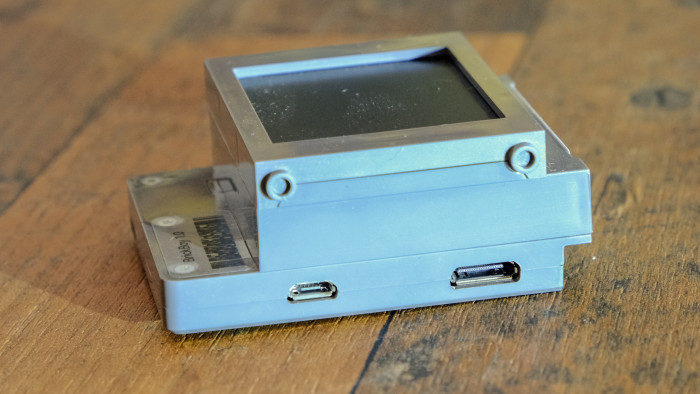 An der Seite sind USB und HDMI vorhanden. (Bild: Oliver Nickel/Golem)