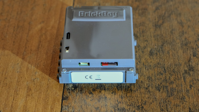 Auch lassen sich Micro-SD-Karten einstecken. (Bild: Oliver Nickel/Golem)
